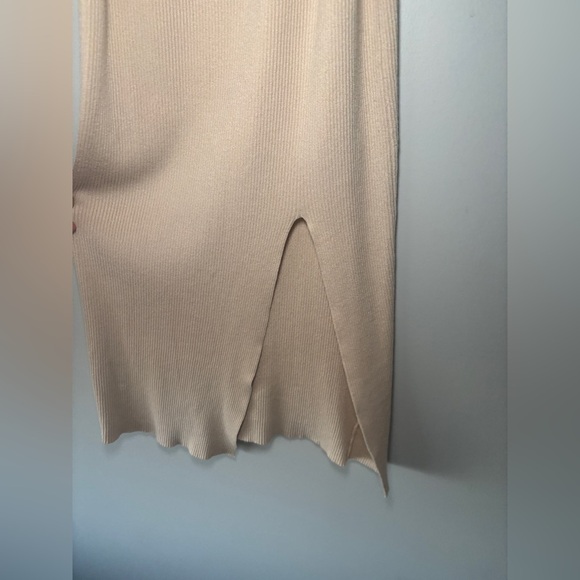 Amazon Knit Beige White Sleeveless MidiDress With Cutout Size Small - Picture 5 of 7